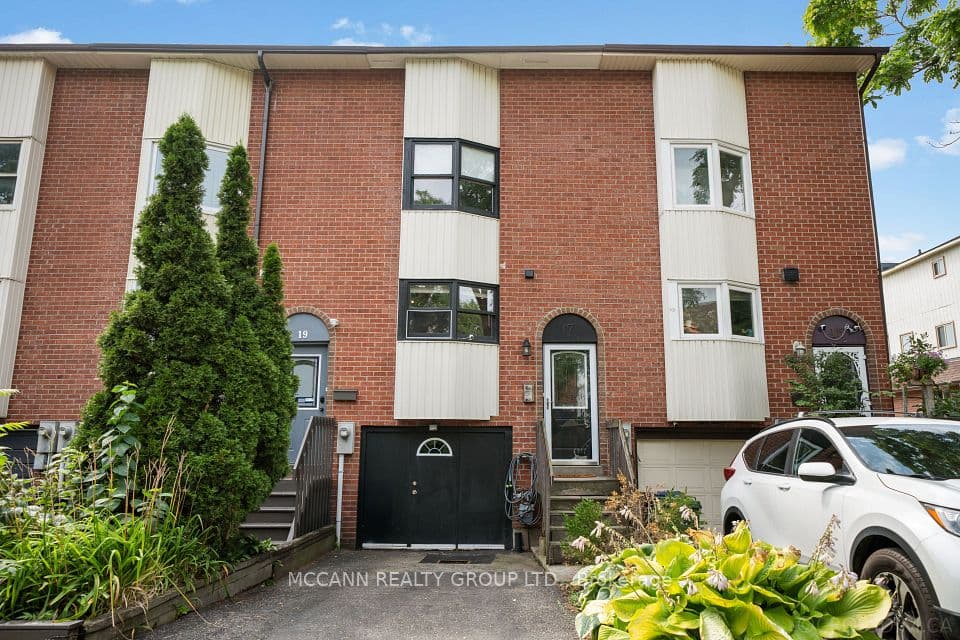 17 Sydenham Street, Toronto, ON M5A 4H4 – photo 2