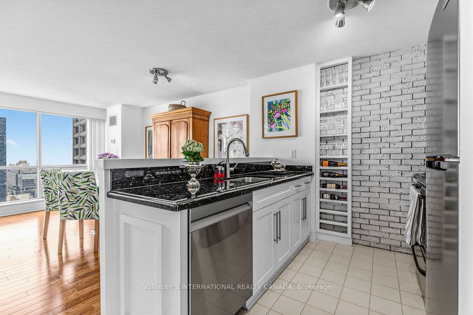 10 Yonge Street 2809, Toronto, ON M5E 1R4 – photo 2