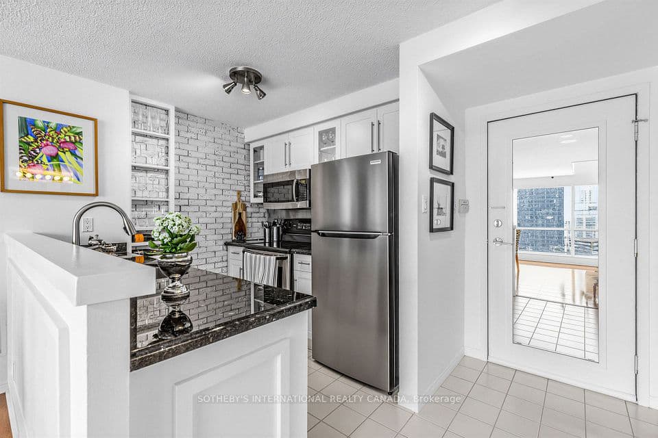 10 Yonge Street 2809, Toronto, ON M5E 1R4 – photo 3