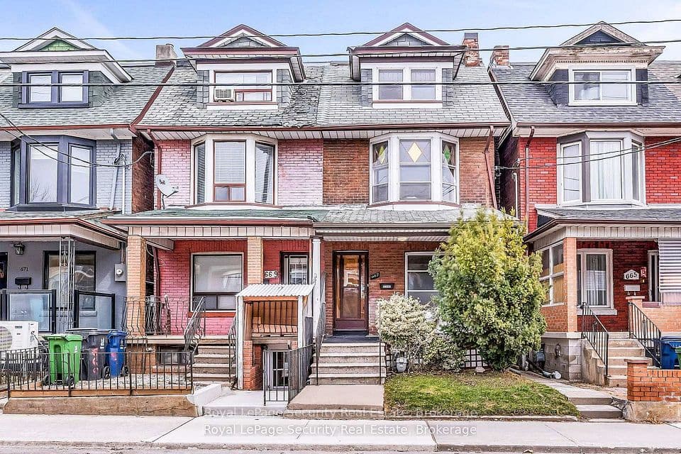 667 Ossington Avenue, Toronto, ON M6G 3T6 – main photo