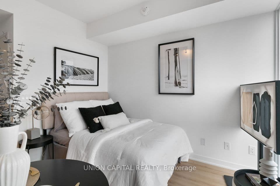 319 Jarvis Street 1612, Toronto, ON M5B 0C8 – photo 3