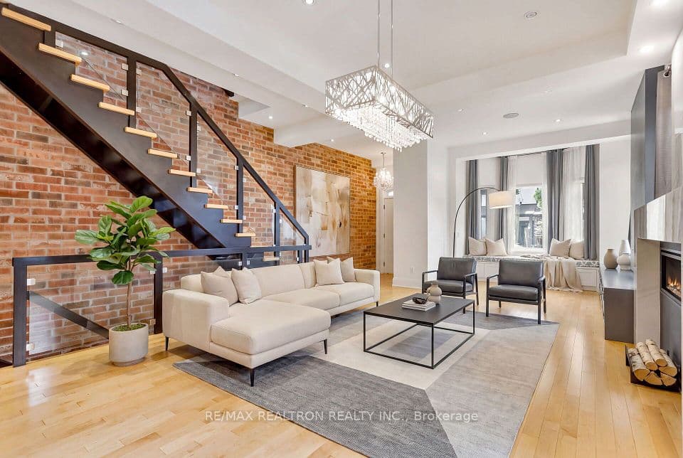 156 Argyle Street, Toronto, ON M6J 1P1 – main photo