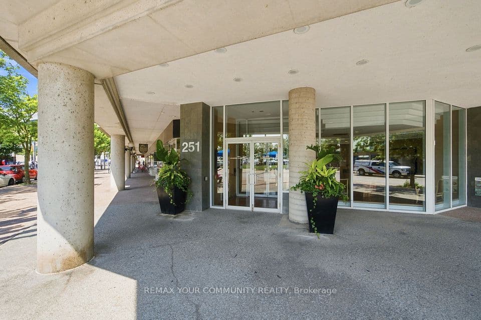 251 Queens Quay 705, Toronto, ON M5J 2N6 – photo 3