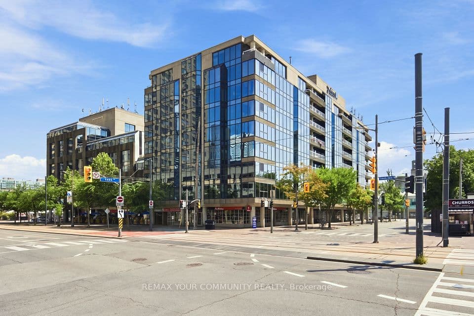 251 Queens Quay 705, Toronto, ON M5J 2N6 – main photo