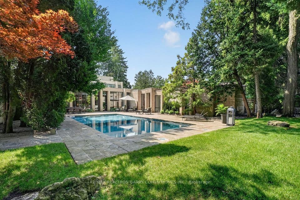 12 Tudor Gate, Toronto, ON M2L 1N4 – main photo