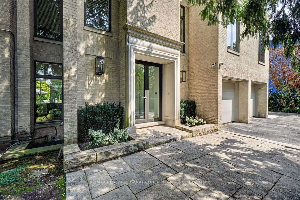 12 Tudor Gate, Toronto, ON M2L 1N4 – photo 3