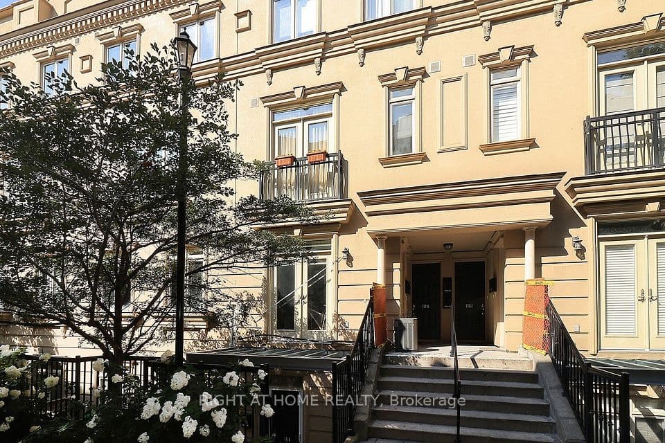 78 Carr Street TH12, Toronto, ON M5T 1B7 – photo 2