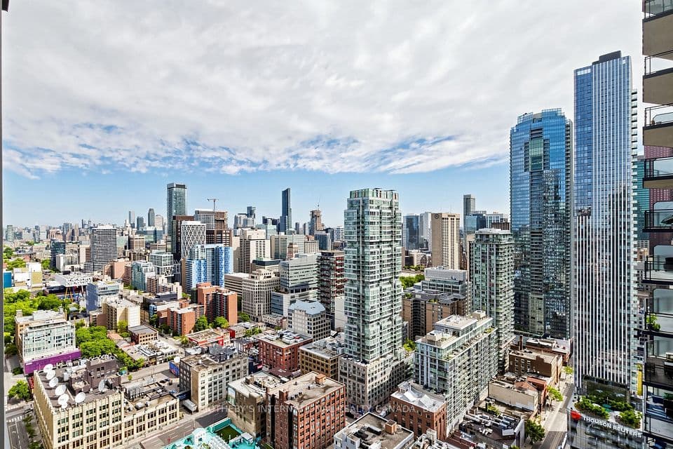 295 Adelaide Street W 3906, Toronto, ON M5V 0L4 – photo 3