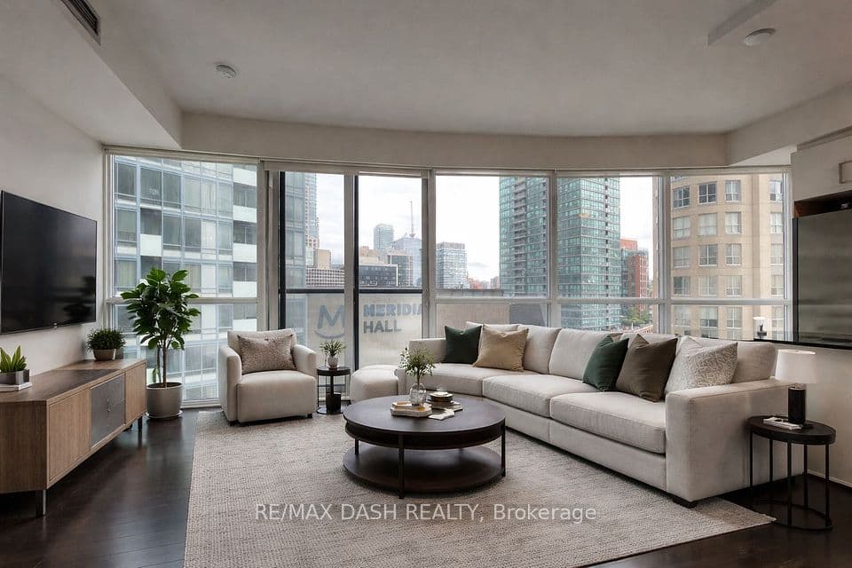 1 The Esplanade Drive 1005, Toronto, ON M5E 0A8 – main photo