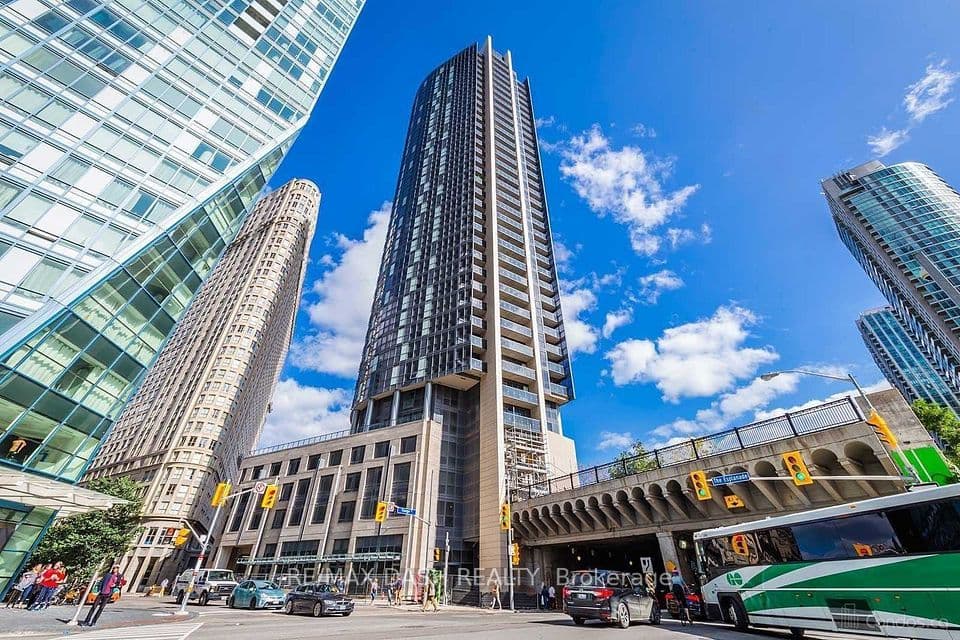 1 The Esplanade Drive 1005, Toronto, ON M5E 0A8 – photo 3