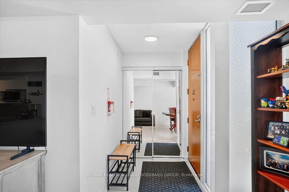 112 Varna Drive, Toronto, ON M6A 0C6 – photo 3