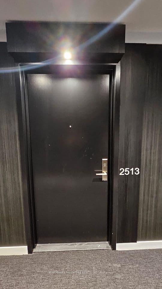 20 Edward Street 2513, Toronto, ON M5G 0C5 – photo 2