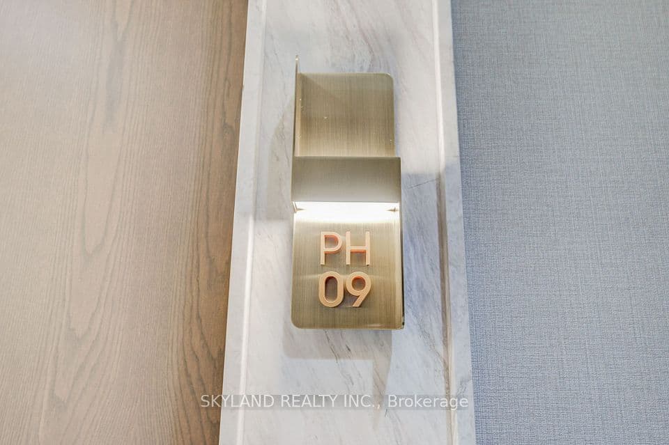 30 Inn On The Park Drive PH 09, Toronto, ON M3C 0P7 – main photo