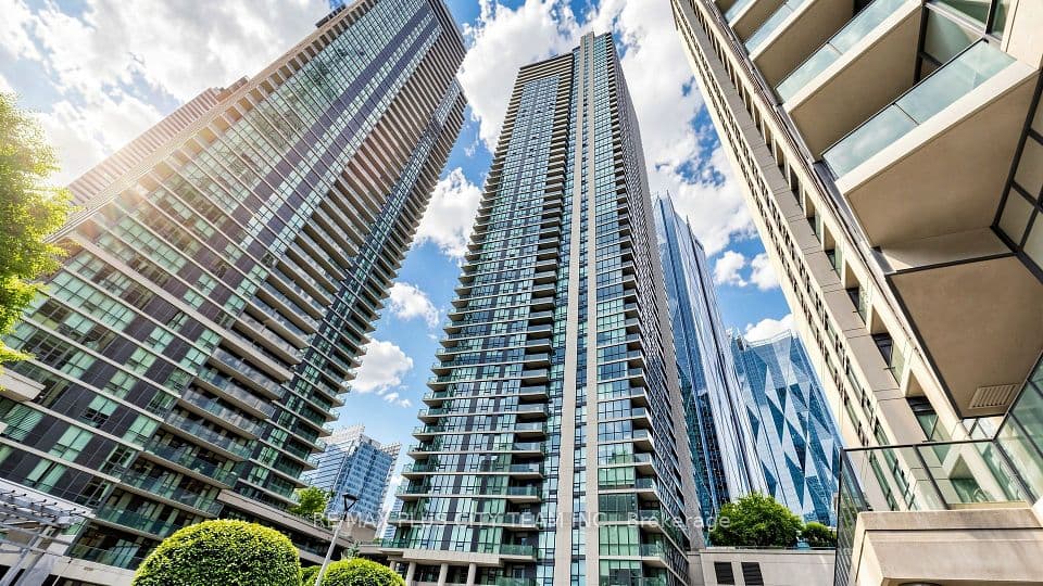 16 Harbour Street 5005, Toronto, ON M5J 2Z7 – main photo
