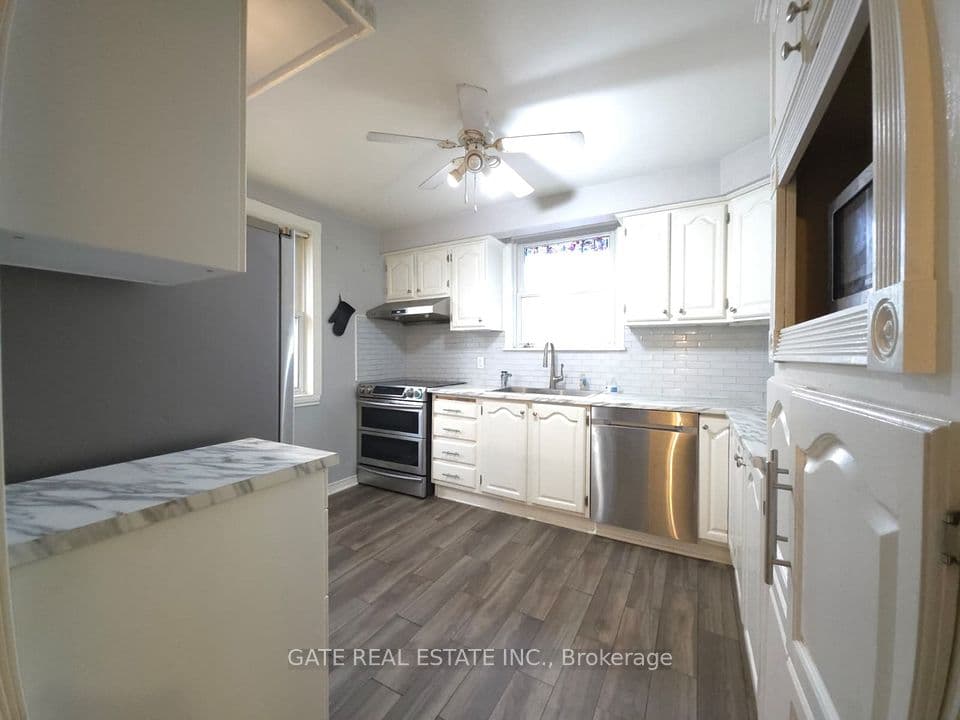 377 Ellerslie Avenue, Toronto, ON M2R 1B8 – main photo