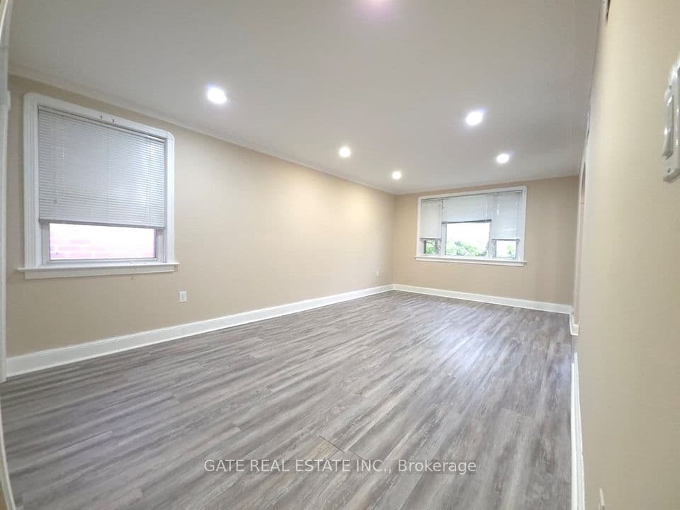 377 Ellerslie Avenue, Toronto, ON M2R 1B8 – photo 3