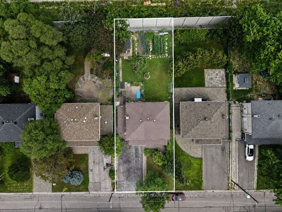 180 Woodsworth Road, Toronto, ON M2L 2T1 – main photo