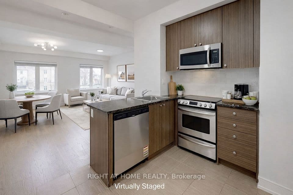 19 Coneflower Crescent 258, Toronto, ON M2R 0A5 – photo 3