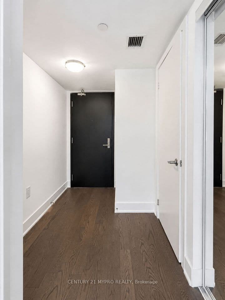 955 Bay Street 2707, Toronto, ON M5S 0C6 – photo 2