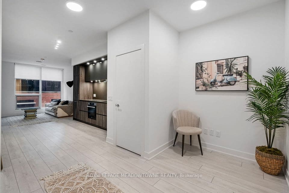 15 Mercer Street 813, Toronto, ON M5V 1H2 – photo 3