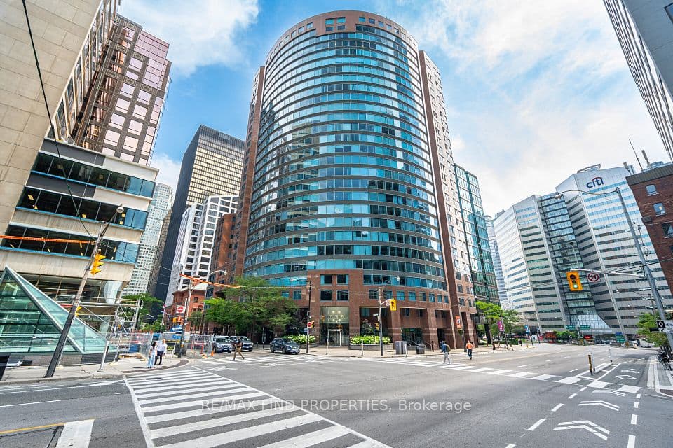 33 University Avenue 1203, Toronto, ON M5J 2S7 – main photo