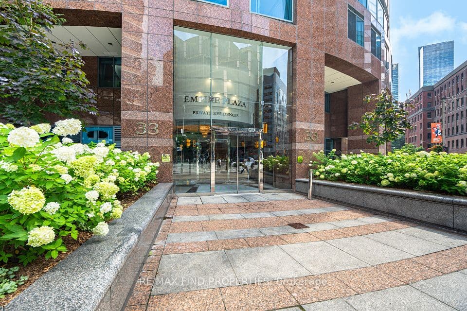 33 University Avenue 1203, Toronto, ON M5J 2S7 – photo 2