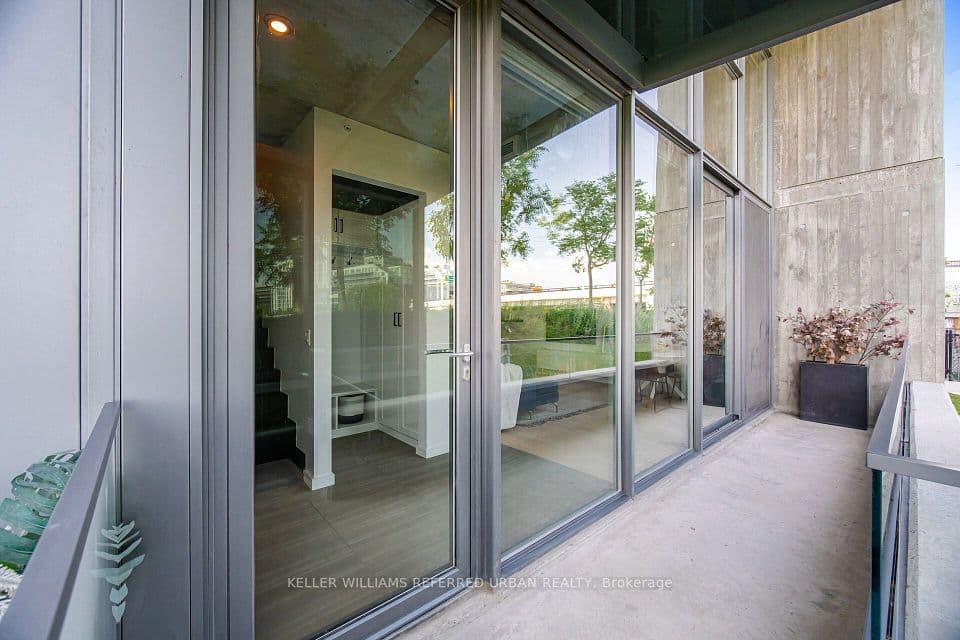 170 Bayview Avenue Th105, Toronto, ON M5A 0M4 – photo 2