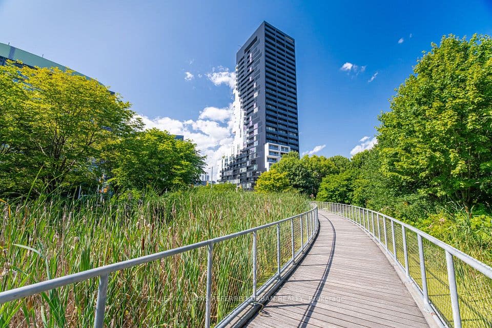 170 Bayview Avenue Th105, Toronto, ON M5A 0M4 – main photo