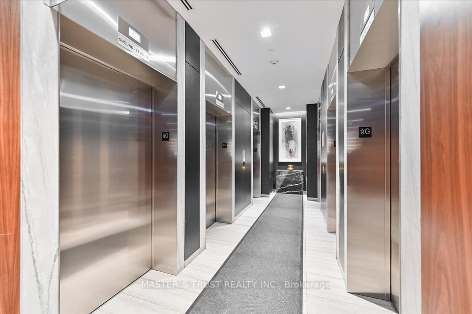 8 Eglinton Avenue E Ph 5801, Toronto, ON M4P 0C1 – photo 3