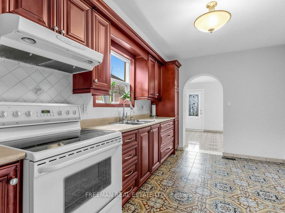 380 Glenholme Avenue, Toronto, ON M6E 3E5 – photo 2