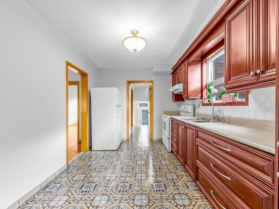 380 Glenholme Avenue, Toronto, ON M6E 3E5 – photo 3