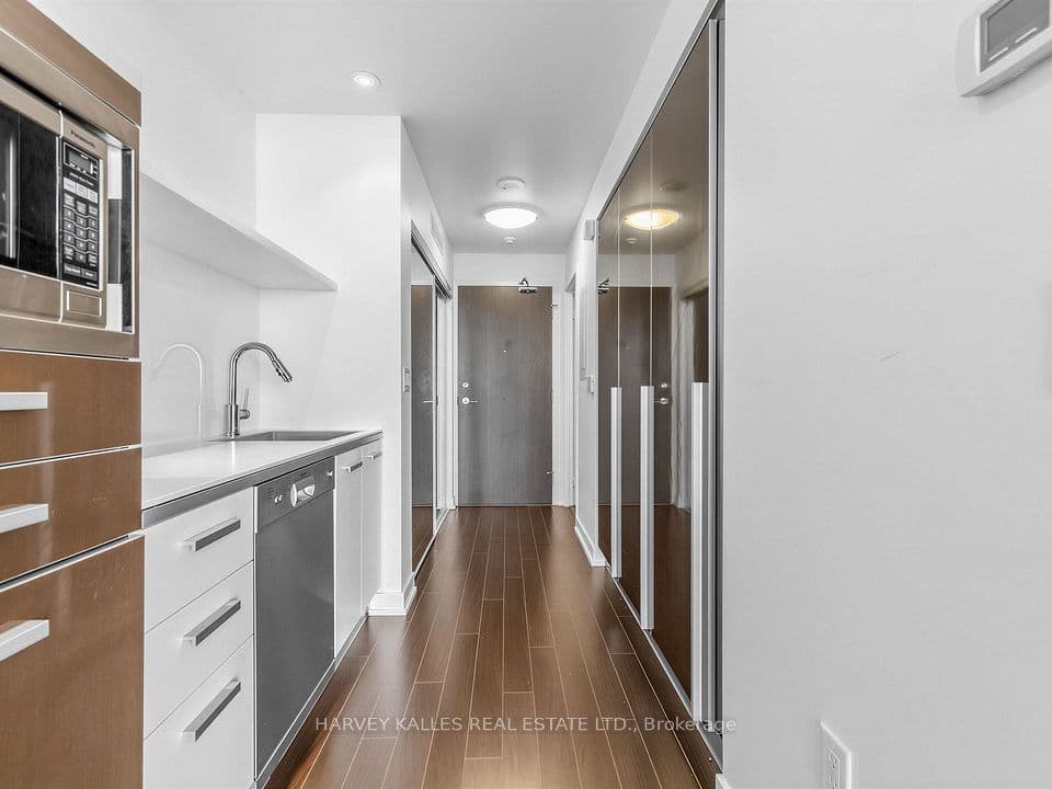38 Dan Leckie Way 3002, Toronto, ON M5V 2V6 – photo 3