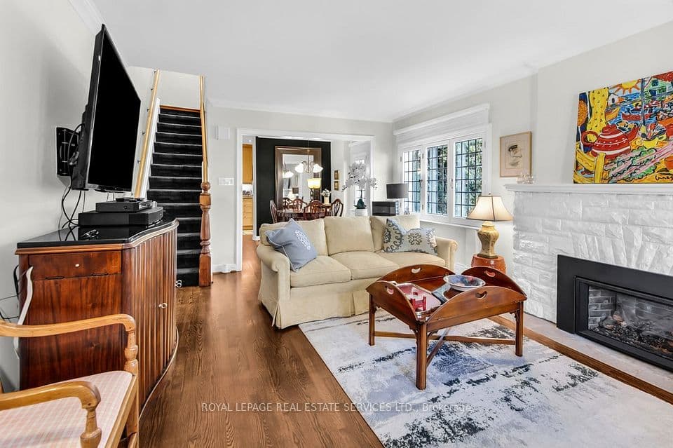 47 Coulson Avenue, Toronto, ON M4V 1Y3 – photo 2