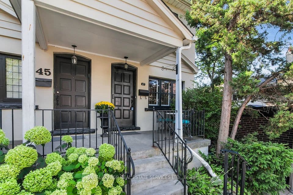 47 Coulson Avenue, Toronto, ON M4V 1Y3 – main photo