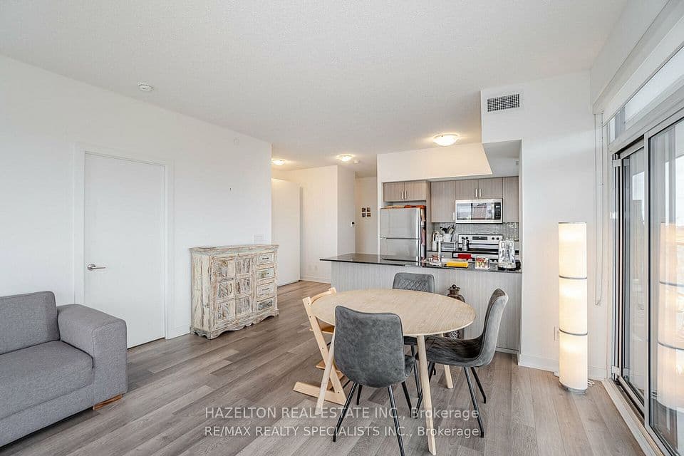 1603 Eglinton Avenue W 1304, Toronto, ON M6E 0A1 – photo 2