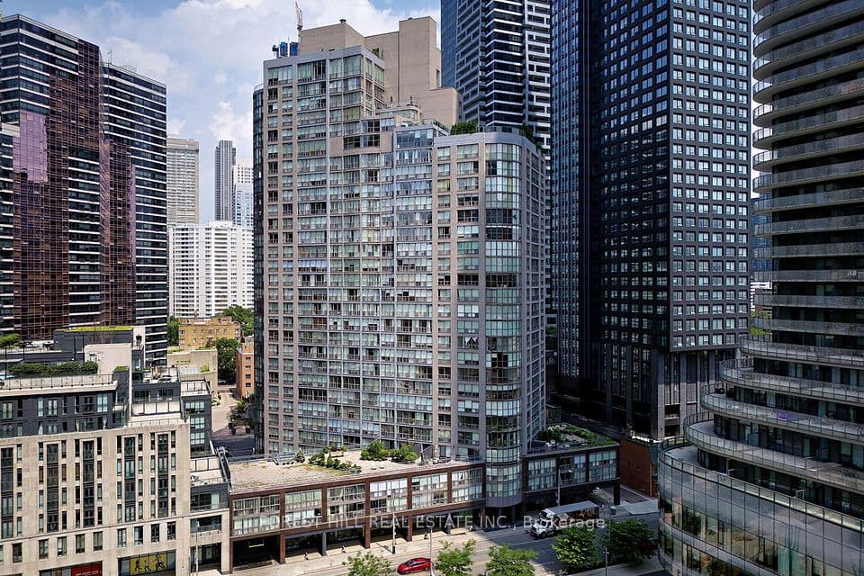 24 Wellesley Street W 1303, Toronto, ON M4Y 2X6 – main photo