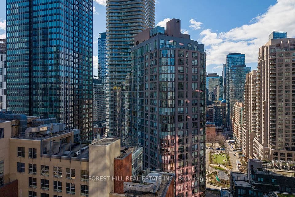 24 Wellesley Street W 1303, Toronto, ON M4Y 2X6 – photo 3