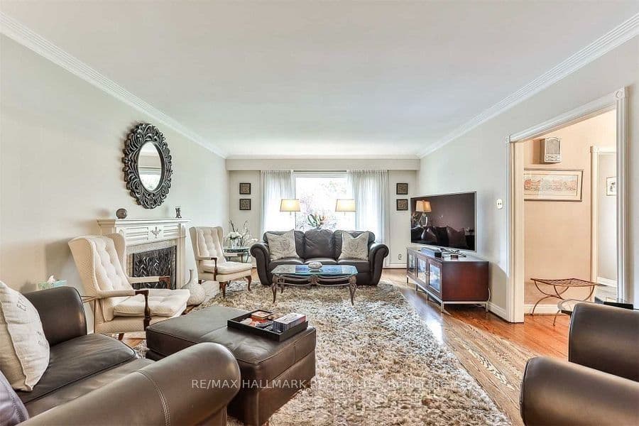 30 Medalist Road, Toronto, ON M2P 1Y5 – photo 2