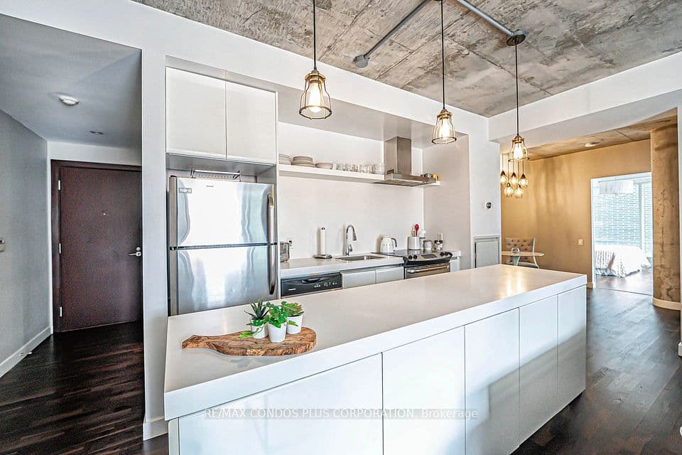 75 Portland Street 424, Toronto, ON M5V 2M9 – main photo
