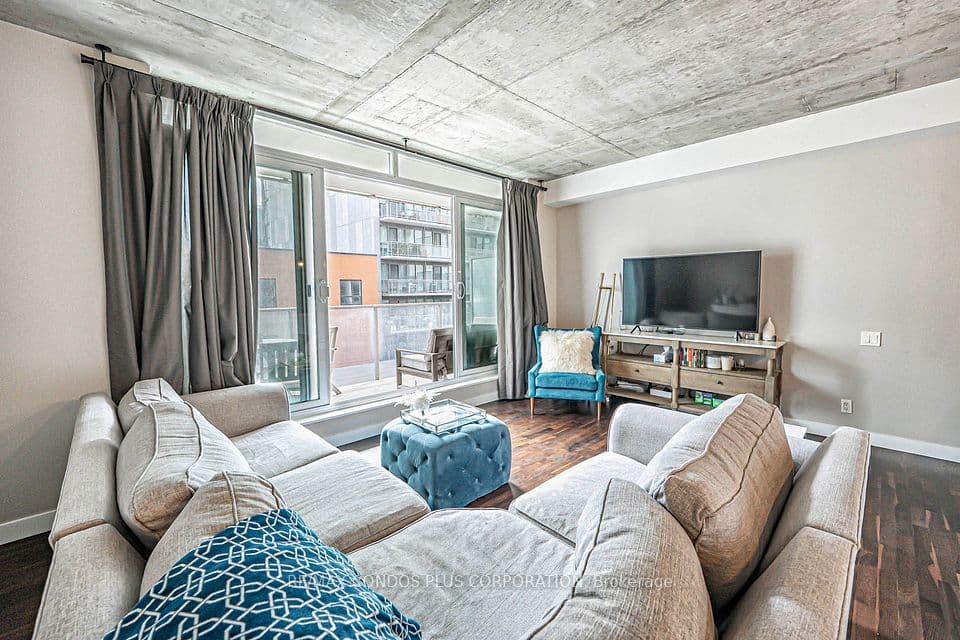 75 Portland Street 424, Toronto, ON M5V 2M9 – photo 2