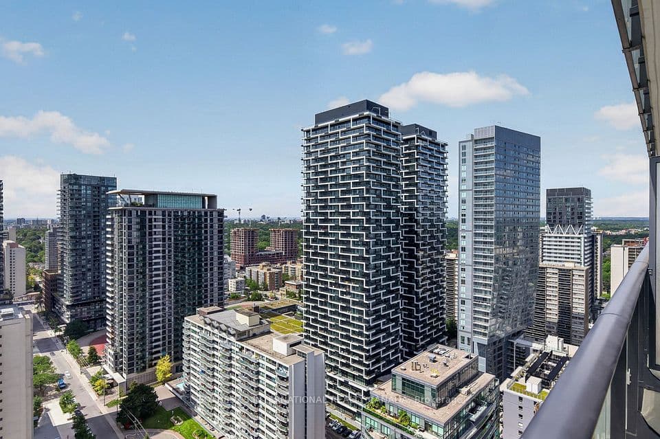 161 Roehampton Avenue 3001, Toronto, ON M4P 0C8 – photo 2