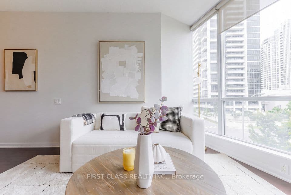 30 Canterbury Place 305, Toronto, ON M2N 0B9 – photo 3