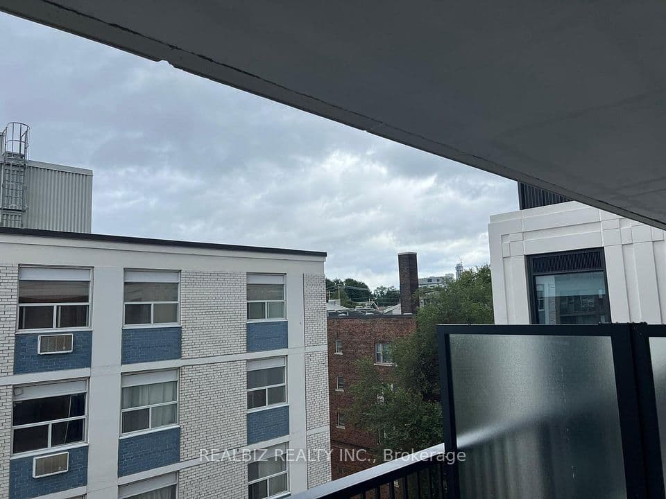 91 Montclair Avenue 823, Toronto, ON M5P 0B1 – photo 2