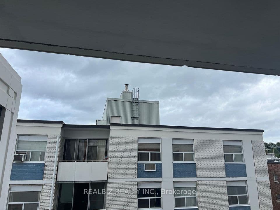 91 Montclair Avenue 823, Toronto, ON M5P 0B1 – main photo