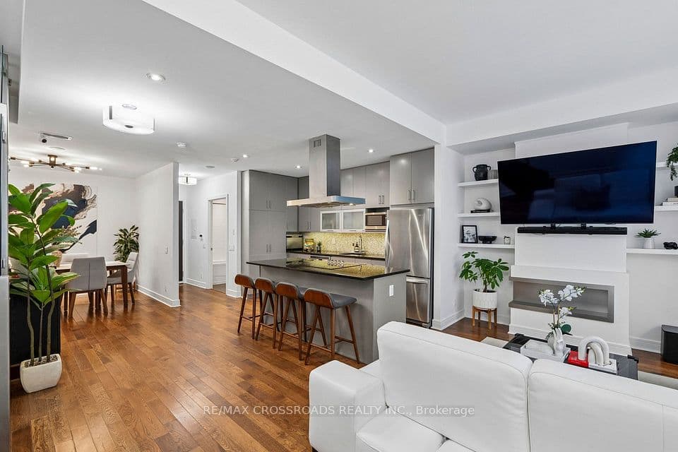 116 George Street 107, Toronto, ON M5A 3S2 – main photo
