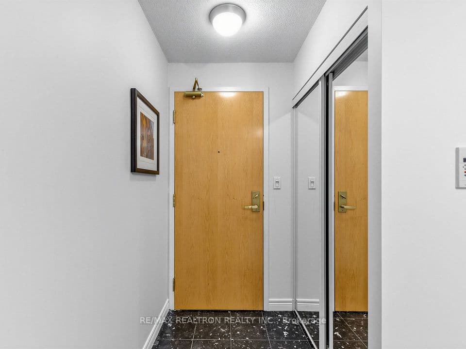 43 Eglinton Avenue E 510, Toronto, ON M4P 1A5 – photo 3