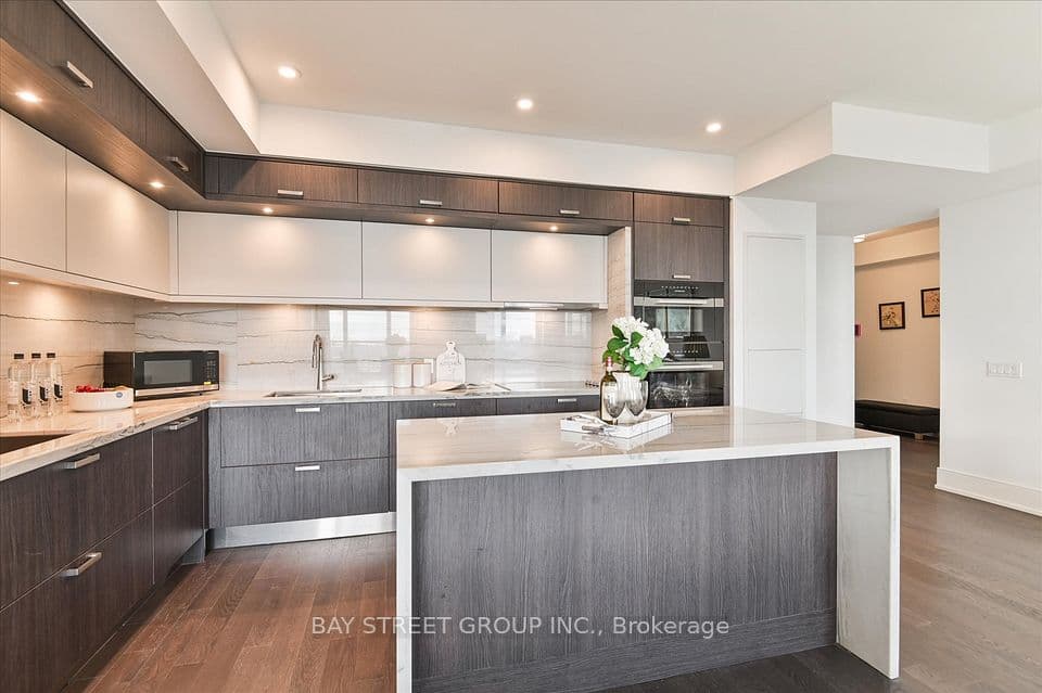 30 Inn On The Park Drive 2707, Toronto, ON M3C 0P8 – main photo
