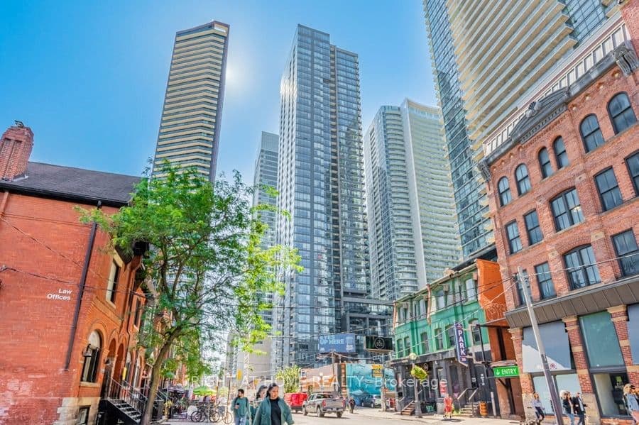 295 Adelaide Street W 1210, Toronto, ON M5V 0L4 – main photo