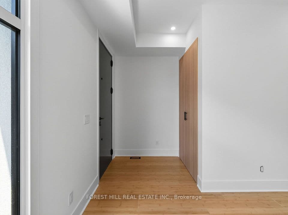 207 Robina Avenue, Toronto, ON M6C 3Y9 – photo 2
