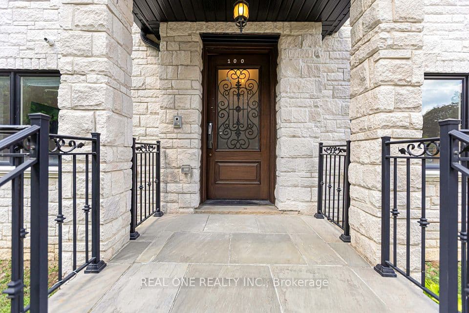 100 Ridelle Avenue, Toronto, ON M6B 1J6 – photo 2